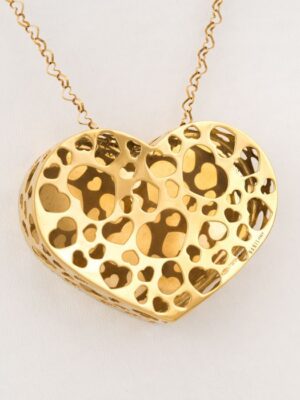 Nanis yellow gold chain and pendant