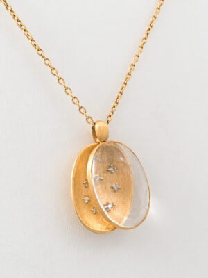 Nanis yellow gold chain and pendant with crystal