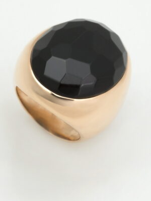 Pomellato yellow gold ring with jet
