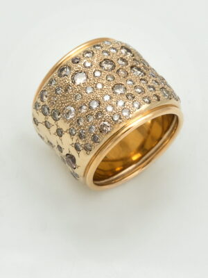 Pomellato yellow gold ring with white and brown diamonds Sabbia collection