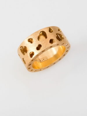 Nanis yellow gold ring
